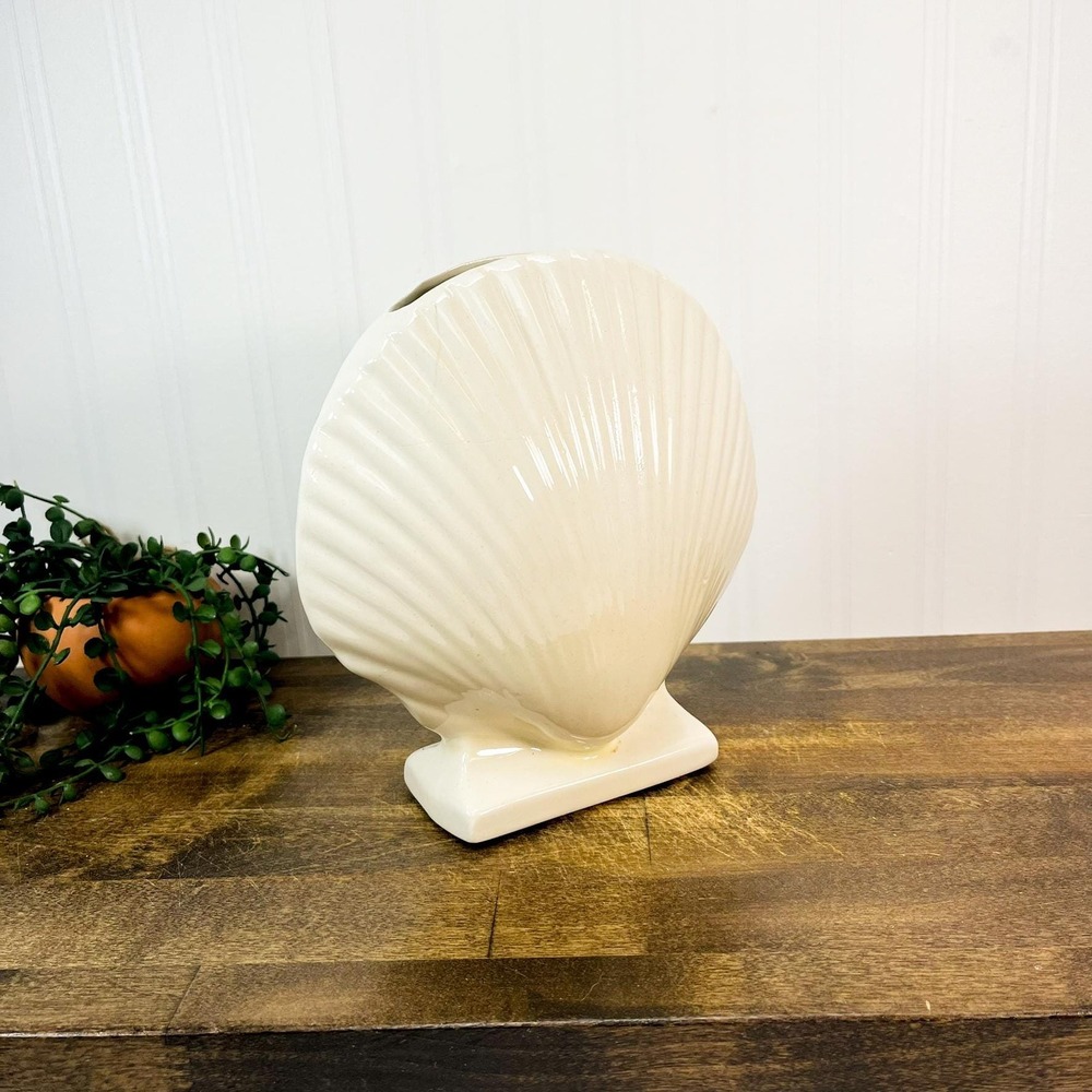 Vintage Cream Seashell Vase, Ceramic‎ Seashell Decor